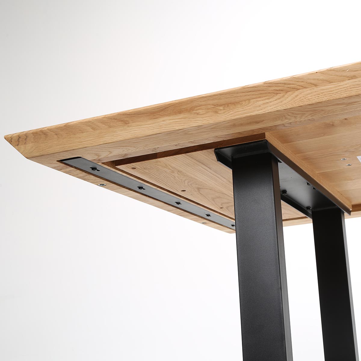 Tisch Schweizer Kante, Eiche massiv, 160x100cm mit U-Gestell