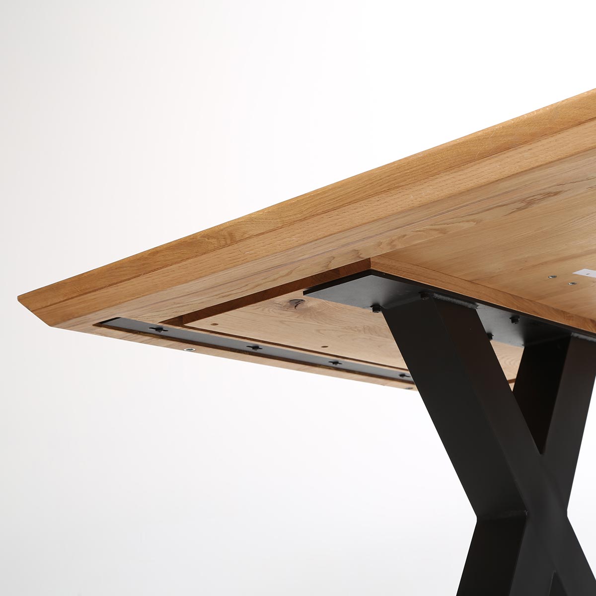 Tisch Schweizer Kante, Eiche massiv, 160x100cm mit X-Gestell